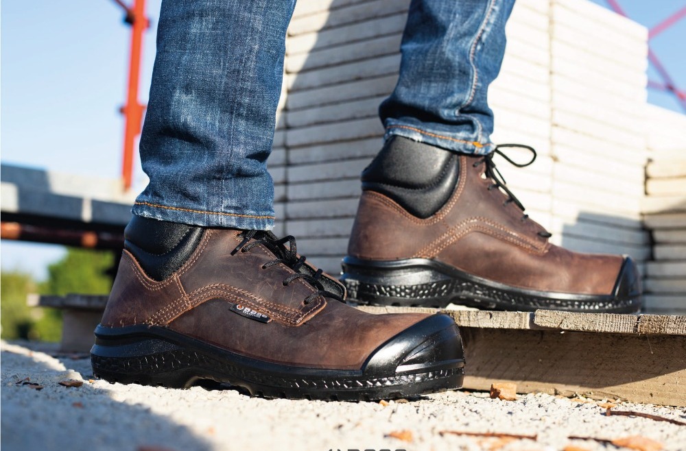 Cat de des ar trebui sa va schimbati incaltamintea de lucru?