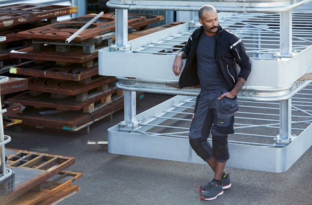 Pentru ce sunt responsabili investitorul si antreprenorul?