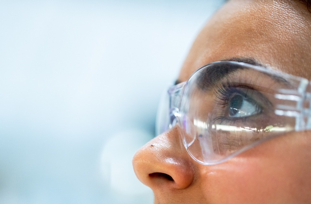 Cum sa va protejati corespunzator fata si ochii?