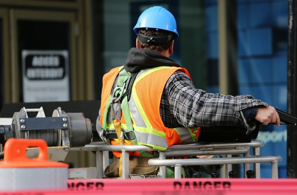 Imbracamintea de protectie specializata este conceputa pentru a proteja impotriva numeroaselor riscuri profesionale.