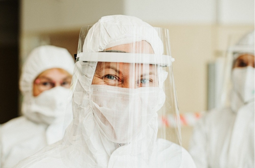 In ce conditii folosim echipament de protectie pentru ochi si fata?